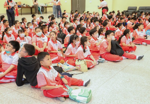 ภาพกิจกรรม  คณะวิทยาศาสตร์และเทคโนโลยี มหาวิทยาลัยราชภัฏกำแพงเพชร ร่วมกับโรงเรียนอนุบาลกำแพงเพชร จัดโครงการฝึกทักษะเพื่อพัฒนาอัจฉริยภาพวิทยาศาสตร์ กิจกรรมค่าย STEM ศึกษา