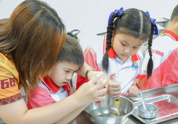 ภาพกิจกรรม  คณะวิทยาศาสตร์และเทคโนโลยี มหาวิทยาลัยราชภัฏกำแพงเพชร ร่วมกับโรงเรียนอนุบาลกำแพงเพชร จัดโครงการฝึกทักษะเพื่อพัฒนาอัจฉริยภาพวิทยาศาสตร์ กิจกรรมค่าย STEM ศึกษา