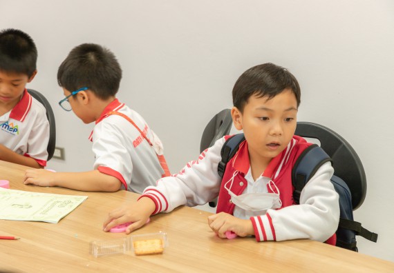 ภาพกิจกรรม  คณะวิทยาศาสตร์และเทคโนโลยี มหาวิทยาลัยราชภัฏกำแพงเพชร ร่วมกับโรงเรียนอนุบาลกำแพงเพชร จัดโครงการฝึกทักษะเพื่อพัฒนาอัจฉริยภาพวิทยาศาสตร์ กิจกรรมค่าย STEM ศึกษา