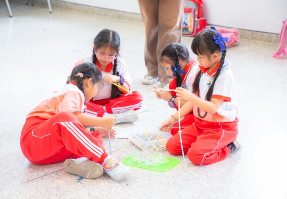 ภาพกิจกรรม  คณะวิทยาศาสตร์และเทคโนโลยี มหาวิทยาลัยราชภัฏกำแพงเพชร ร่วมกับโรงเรียนอนุบาลกำแพงเพชร จัดโครงการฝึกทักษะเพื่อพัฒนาอัจฉริยภาพวิทยาศาสตร์ กิจกรรมค่าย STEM ศึกษา