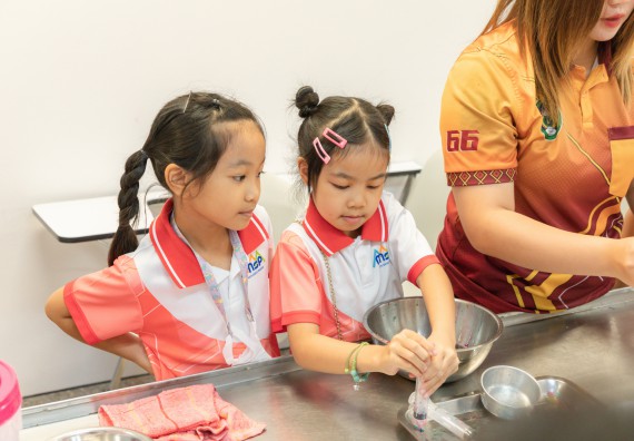 ภาพกิจกรรม  คณะวิทยาศาสตร์และเทคโนโลยี มหาวิทยาลัยราชภัฏกำแพงเพชร ร่วมกับโรงเรียนอนุบาลกำแพงเพชร จัดโครงการฝึกทักษะเพื่อพัฒนาอัจฉริยภาพวิทยาศาสตร์ กิจกรรมค่าย STEM ศึกษา