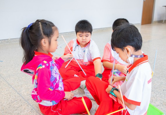 ภาพกิจกรรม  คณะวิทยาศาสตร์และเทคโนโลยี มหาวิทยาลัยราชภัฏกำแพงเพชร ร่วมกับโรงเรียนอนุบาลกำแพงเพชร จัดโครงการฝึกทักษะเพื่อพัฒนาอัจฉริยภาพวิทยาศาสตร์ กิจกรรมค่าย STEM ศึกษา