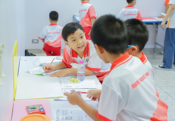 ภาพกิจกรรม  คณะวิทยาศาสตร์และเทคโนโลยี มหาวิทยาลัยราชภัฏกำแพงเพชร ร่วมกับโรงเรียนอนุบาลกำแพงเพชร จัดโครงการฝึกทักษะเพื่อพัฒนาอัจฉริยภาพวิทยาศาสตร์ กิจกรรมค่าย STEM ศึกษา