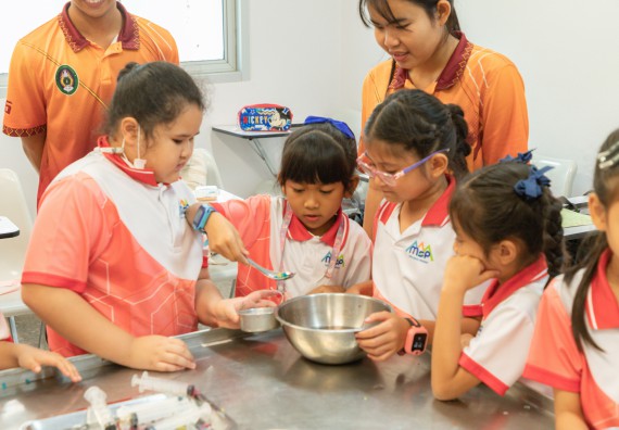 ภาพกิจกรรม  คณะวิทยาศาสตร์และเทคโนโลยี มหาวิทยาลัยราชภัฏกำแพงเพชร ร่วมกับโรงเรียนอนุบาลกำแพงเพชร จัดโครงการฝึกทักษะเพื่อพัฒนาอัจฉริยภาพวิทยาศาสตร์ กิจกรรมค่าย STEM ศึกษา