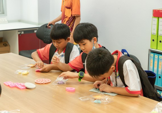 ภาพกิจกรรม  คณะวิทยาศาสตร์และเทคโนโลยี มหาวิทยาลัยราชภัฏกำแพงเพชร ร่วมกับโรงเรียนอนุบาลกำแพงเพชร จัดโครงการฝึกทักษะเพื่อพัฒนาอัจฉริยภาพวิทยาศาสตร์ กิจกรรมค่าย STEM ศึกษา