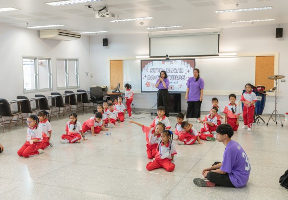 ภาพกิจกรรม  คณะวิทยาศาสตร์และเทคโนโลยี มหาวิทยาลัยราชภัฏกำแพงเพชร ร่วมกับโรงเรียนอนุบาลกำแพงเพชร จัดโครงการฝึกทักษะเพื่อพัฒนาอัจฉริยภาพวิทยาศาสตร์ กิจกรรมค่าย STEM ศึกษา