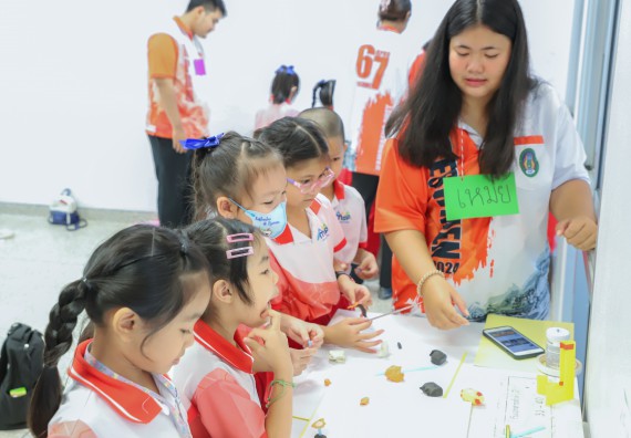 ภาพกิจกรรม  คณะวิทยาศาสตร์และเทคโนโลยี มหาวิทยาลัยราชภัฏกำแพงเพชร ร่วมกับโรงเรียนอนุบาลกำแพงเพชร จัดโครงการฝึกทักษะเพื่อพัฒนาอัจฉริยภาพวิทยาศาสตร์ กิจกรรมค่าย STEM ศึกษา