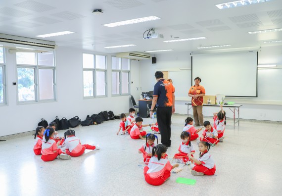 ภาพกิจกรรม  คณะวิทยาศาสตร์และเทคโนโลยี มหาวิทยาลัยราชภัฏกำแพงเพชร ร่วมกับโรงเรียนอนุบาลกำแพงเพชร จัดโครงการฝึกทักษะเพื่อพัฒนาอัจฉริยภาพวิทยาศาสตร์ กิจกรรมค่าย STEM ศึกษา