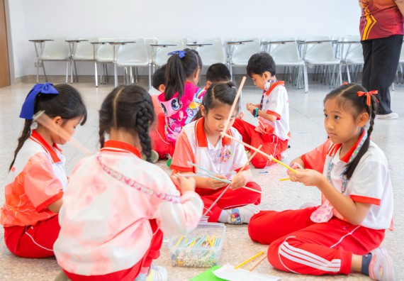 ภาพกิจกรรม  คณะวิทยาศาสตร์และเทคโนโลยี มหาวิทยาลัยราชภัฏกำแพงเพชร ร่วมกับโรงเรียนอนุบาลกำแพงเพชร จัดโครงการฝึกทักษะเพื่อพัฒนาอัจฉริยภาพวิทยาศาสตร์ กิจกรรมค่าย STEM ศึกษา