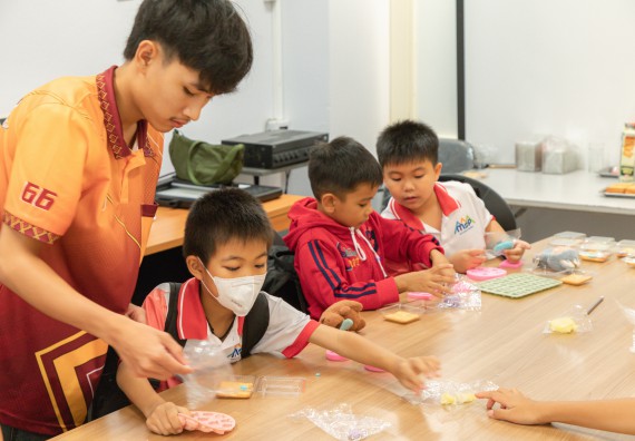 ภาพกิจกรรม  คณะวิทยาศาสตร์และเทคโนโลยี มหาวิทยาลัยราชภัฏกำแพงเพชร ร่วมกับโรงเรียนอนุบาลกำแพงเพชร จัดโครงการฝึกทักษะเพื่อพัฒนาอัจฉริยภาพวิทยาศาสตร์ กิจกรรมค่าย STEM ศึกษา