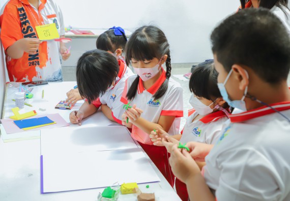 ภาพกิจกรรม  คณะวิทยาศาสตร์และเทคโนโลยี มหาวิทยาลัยราชภัฏกำแพงเพชร ร่วมกับโรงเรียนอนุบาลกำแพงเพชร จัดโครงการฝึกทักษะเพื่อพัฒนาอัจฉริยภาพวิทยาศาสตร์ กิจกรรมค่าย STEM ศึกษา