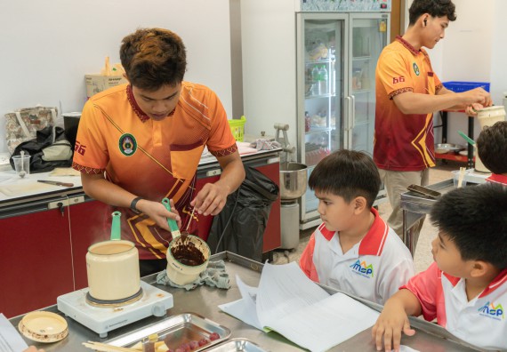 ภาพกิจกรรม  คณะวิทยาศาสตร์และเทคโนโลยี มหาวิทยาลัยราชภัฏกำแพงเพชร ร่วมกับโรงเรียนอนุบาลกำแพงเพชร จัดโครงการฝึกทักษะเพื่อพัฒนาอัจฉริยภาพวิทยาศาสตร์ กิจกรรมค่าย STEM ศึกษา