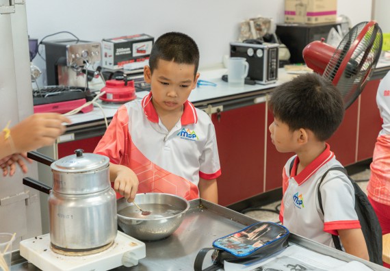 ภาพกิจกรรม  คณะวิทยาศาสตร์และเทคโนโลยี มหาวิทยาลัยราชภัฏกำแพงเพชร ร่วมกับโรงเรียนอนุบาลกำแพงเพชร จัดโครงการฝึกทักษะเพื่อพัฒนาอัจฉริยภาพวิทยาศาสตร์ กิจกรรมค่าย STEM ศึกษา