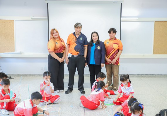 ภาพกิจกรรม  คณะวิทยาศาสตร์และเทคโนโลยี มหาวิทยาลัยราชภัฏกำแพงเพชร ร่วมกับโรงเรียนอนุบาลกำแพงเพชร จัดโครงการฝึกทักษะเพื่อพัฒนาอัจฉริยภาพวิทยาศาสตร์ กิจกรรมค่าย STEM ศึกษา