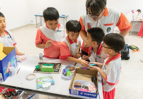 ภาพกิจกรรม  คณะวิทยาศาสตร์และเทคโนโลยี มหาวิทยาลัยราชภัฏกำแพงเพชร ร่วมกับโรงเรียนอนุบาลกำแพงเพชร จัดโครงการฝึกทักษะเพื่อพัฒนาอัจฉริยภาพวิทยาศาสตร์ กิจกรรมค่าย STEM ศึกษา