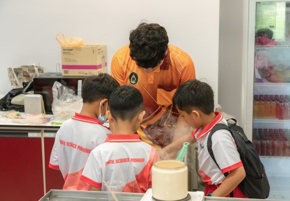 ภาพกิจกรรม  คณะวิทยาศาสตร์และเทคโนโลยี มหาวิทยาลัยราชภัฏกำแพงเพชร ร่วมกับโรงเรียนอนุบาลกำแพงเพชร จัดโครงการฝึกทักษะเพื่อพัฒนาอัจฉริยภาพวิทยาศาสตร์ กิจกรรมค่าย STEM ศึกษา