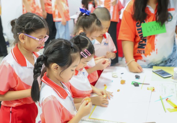 ภาพกิจกรรม  คณะวิทยาศาสตร์และเทคโนโลยี มหาวิทยาลัยราชภัฏกำแพงเพชร ร่วมกับโรงเรียนอนุบาลกำแพงเพชร จัดโครงการฝึกทักษะเพื่อพัฒนาอัจฉริยภาพวิทยาศาสตร์ กิจกรรมค่าย STEM ศึกษา