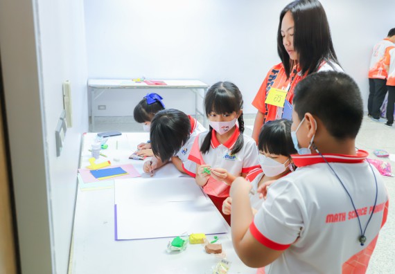 ภาพกิจกรรม  คณะวิทยาศาสตร์และเทคโนโลยี มหาวิทยาลัยราชภัฏกำแพงเพชร ร่วมกับโรงเรียนอนุบาลกำแพงเพชร จัดโครงการฝึกทักษะเพื่อพัฒนาอัจฉริยภาพวิทยาศาสตร์ กิจกรรมค่าย STEM ศึกษา