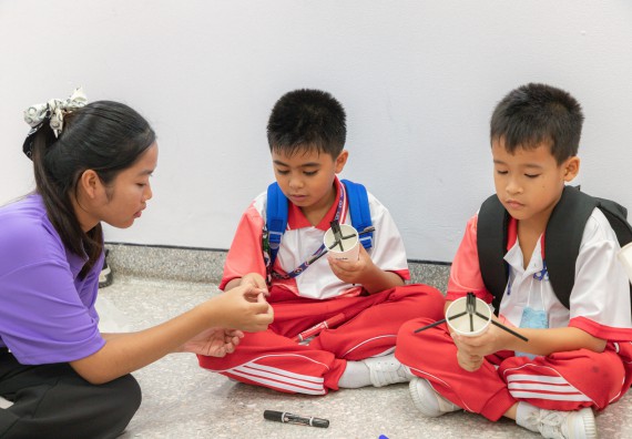 ภาพกิจกรรม  คณะวิทยาศาสตร์และเทคโนโลยี มหาวิทยาลัยราชภัฏกำแพงเพชร ร่วมกับโรงเรียนอนุบาลกำแพงเพชร จัดโครงการฝึกทักษะเพื่อพัฒนาอัจฉริยภาพวิทยาศาสตร์ กิจกรรมค่าย STEM ศึกษา