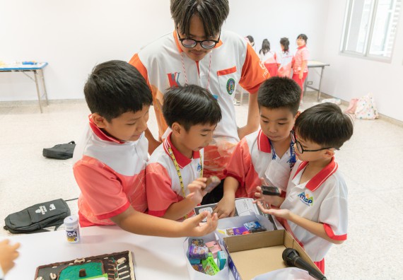 ภาพกิจกรรม  คณะวิทยาศาสตร์และเทคโนโลยี มหาวิทยาลัยราชภัฏกำแพงเพชร ร่วมกับโรงเรียนอนุบาลกำแพงเพชร จัดโครงการฝึกทักษะเพื่อพัฒนาอัจฉริยภาพวิทยาศาสตร์ กิจกรรมค่าย STEM ศึกษา