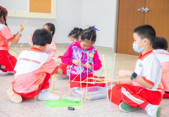 ภาพกิจกรรม  คณะวิทยาศาสตร์และเทคโนโลยี มหาวิทยาลัยราชภัฏกำแพงเพชร ร่วมกับโรงเรียนอนุบาลกำแพงเพชร จัดโครงการฝึกทักษะเพื่อพัฒนาอัจฉริยภาพวิทยาศาสตร์ กิจกรรมค่าย STEM ศึกษา