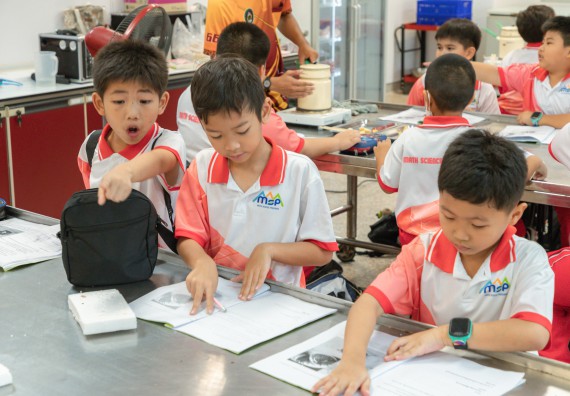 ภาพกิจกรรม  คณะวิทยาศาสตร์และเทคโนโลยี มหาวิทยาลัยราชภัฏกำแพงเพชร ร่วมกับโรงเรียนอนุบาลกำแพงเพชร จัดโครงการฝึกทักษะเพื่อพัฒนาอัจฉริยภาพวิทยาศาสตร์ กิจกรรมค่าย STEM ศึกษา