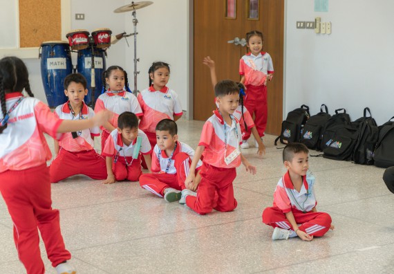 ภาพกิจกรรม  คณะวิทยาศาสตร์และเทคโนโลยี มหาวิทยาลัยราชภัฏกำแพงเพชร ร่วมกับโรงเรียนอนุบาลกำแพงเพชร จัดโครงการฝึกทักษะเพื่อพัฒนาอัจฉริยภาพวิทยาศาสตร์ กิจกรรมค่าย STEM ศึกษา