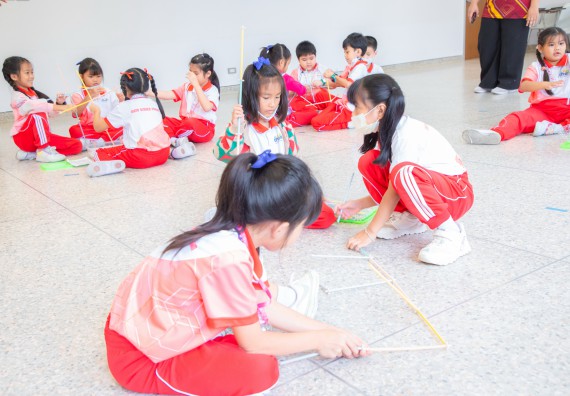 ภาพกิจกรรม  คณะวิทยาศาสตร์และเทคโนโลยี มหาวิทยาลัยราชภัฏกำแพงเพชร ร่วมกับโรงเรียนอนุบาลกำแพงเพชร จัดโครงการฝึกทักษะเพื่อพัฒนาอัจฉริยภาพวิทยาศาสตร์ กิจกรรมค่าย STEM ศึกษา