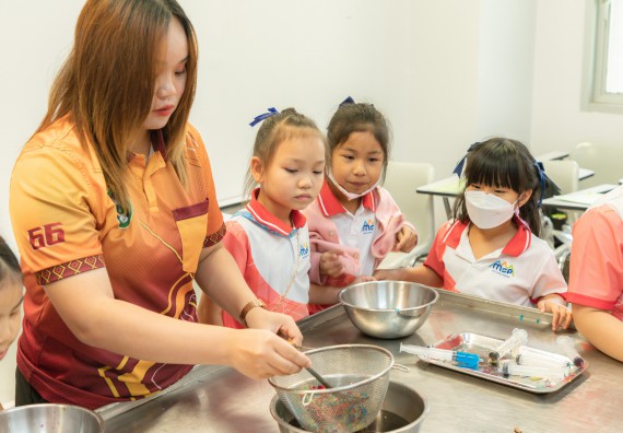 ภาพกิจกรรม  คณะวิทยาศาสตร์และเทคโนโลยี มหาวิทยาลัยราชภัฏกำแพงเพชร ร่วมกับโรงเรียนอนุบาลกำแพงเพชร จัดโครงการฝึกทักษะเพื่อพัฒนาอัจฉริยภาพวิทยาศาสตร์ กิจกรรมค่าย STEM ศึกษา