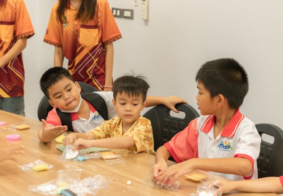 ภาพกิจกรรม  คณะวิทยาศาสตร์และเทคโนโลยี มหาวิทยาลัยราชภัฏกำแพงเพชร ร่วมกับโรงเรียนอนุบาลกำแพงเพชร จัดโครงการฝึกทักษะเพื่อพัฒนาอัจฉริยภาพวิทยาศาสตร์ กิจกรรมค่าย STEM ศึกษา