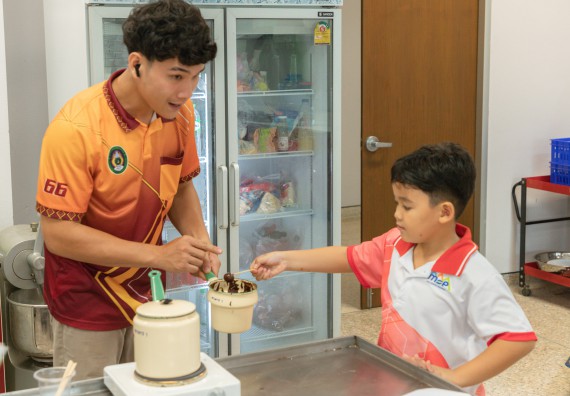 ภาพกิจกรรม  คณะวิทยาศาสตร์และเทคโนโลยี มหาวิทยาลัยราชภัฏกำแพงเพชร ร่วมกับโรงเรียนอนุบาลกำแพงเพชร จัดโครงการฝึกทักษะเพื่อพัฒนาอัจฉริยภาพวิทยาศาสตร์ กิจกรรมค่าย STEM ศึกษา