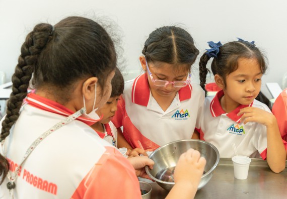 ภาพกิจกรรม  คณะวิทยาศาสตร์และเทคโนโลยี มหาวิทยาลัยราชภัฏกำแพงเพชร ร่วมกับโรงเรียนอนุบาลกำแพงเพชร จัดโครงการฝึกทักษะเพื่อพัฒนาอัจฉริยภาพวิทยาศาสตร์ กิจกรรมค่าย STEM ศึกษา