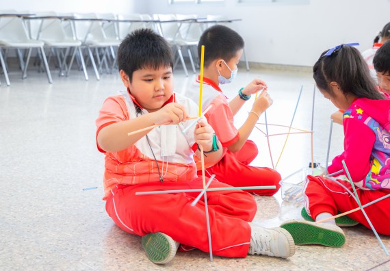 ภาพกิจกรรม  คณะวิทยาศาสตร์และเทคโนโลยี มหาวิทยาลัยราชภัฏกำแพงเพชร ร่วมกับโรงเรียนอนุบาลกำแพงเพชร จัดโครงการฝึกทักษะเพื่อพัฒนาอัจฉริยภาพวิทยาศาสตร์ กิจกรรมค่าย STEM ศึกษา