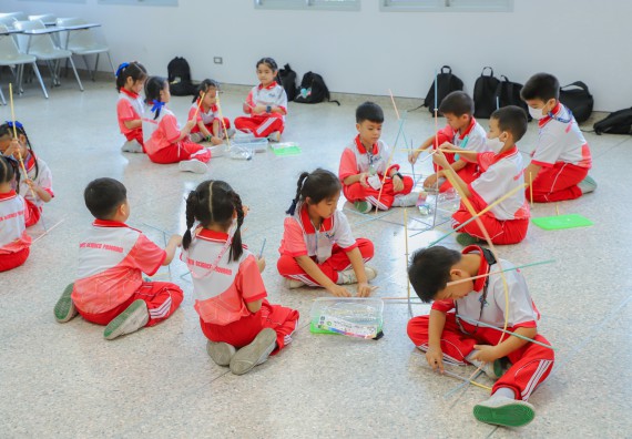 ภาพกิจกรรม  คณะวิทยาศาสตร์และเทคโนโลยี มหาวิทยาลัยราชภัฏกำแพงเพชร ร่วมกับโรงเรียนอนุบาลกำแพงเพชร จัดโครงการฝึกทักษะเพื่อพัฒนาอัจฉริยภาพวิทยาศาสตร์ กิจกรรมค่าย STEM ศึกษา