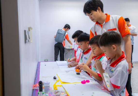 ภาพกิจกรรม  คณะวิทยาศาสตร์และเทคโนโลยี มหาวิทยาลัยราชภัฏกำแพงเพชร ร่วมกับโรงเรียนอนุบาลกำแพงเพชร จัดโครงการฝึกทักษะเพื่อพัฒนาอัจฉริยภาพวิทยาศาสตร์ กิจกรรมค่าย STEM ศึกษา