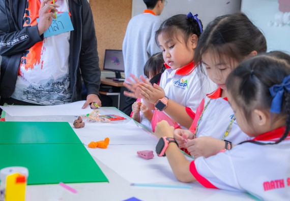 ภาพกิจกรรม  คณะวิทยาศาสตร์และเทคโนโลยี มหาวิทยาลัยราชภัฏกำแพงเพชร ร่วมกับโรงเรียนอนุบาลกำแพงเพชร จัดโครงการฝึกทักษะเพื่อพัฒนาอัจฉริยภาพวิทยาศาสตร์ กิจกรรมค่าย STEM ศึกษา