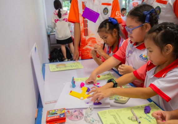 ภาพกิจกรรม  คณะวิทยาศาสตร์และเทคโนโลยี มหาวิทยาลัยราชภัฏกำแพงเพชร ร่วมกับโรงเรียนอนุบาลกำแพงเพชร จัดโครงการฝึกทักษะเพื่อพัฒนาอัจฉริยภาพวิทยาศาสตร์ กิจกรรมค่าย STEM ศึกษา