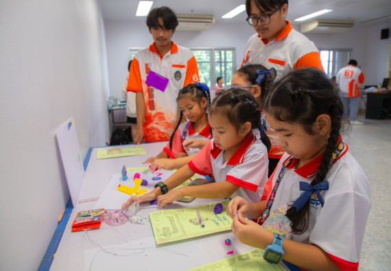 ภาพกิจกรรม  คณะวิทยาศาสตร์และเทคโนโลยี มหาวิทยาลัยราชภัฏกำแพงเพชร ร่วมกับโรงเรียนอนุบาลกำแพงเพชร จัดโครงการฝึกทักษะเพื่อพัฒนาอัจฉริยภาพวิทยาศาสตร์ กิจกรรมค่าย STEM ศึกษา