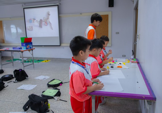 ภาพกิจกรรม  คณะวิทยาศาสตร์และเทคโนโลยี มหาวิทยาลัยราชภัฏกำแพงเพชร ร่วมกับโรงเรียนอนุบาลกำแพงเพชร จัดโครงการฝึกทักษะเพื่อพัฒนาอัจฉริยภาพวิทยาศาสตร์ กิจกรรมค่าย STEM ศึกษา