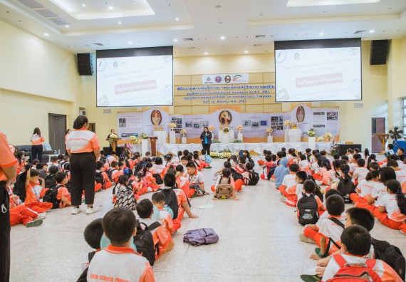 ภาพกิจกรรม  คณะวิทยาศาสตร์และเทคโนโลยี มหาวิทยาลัยราชภัฏกำแพงเพชร ร่วมกับโรงเรียนอนุบาลกำแพงเพชร จัดโครงการฝึกทักษะเพื่อพัฒนาอัจฉริยภาพวิทยาศาสตร์ กิจกรรมค่าย STEM ศึกษา