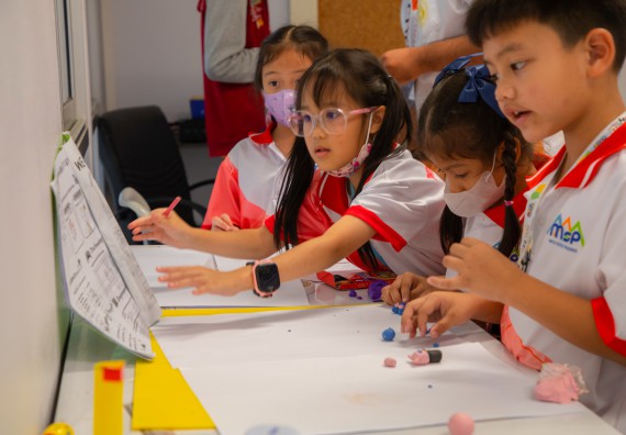 ภาพกิจกรรม  คณะวิทยาศาสตร์และเทคโนโลยี มหาวิทยาลัยราชภัฏกำแพงเพชร ร่วมกับโรงเรียนอนุบาลกำแพงเพชร จัดโครงการฝึกทักษะเพื่อพัฒนาอัจฉริยภาพวิทยาศาสตร์ กิจกรรมค่าย STEM ศึกษา