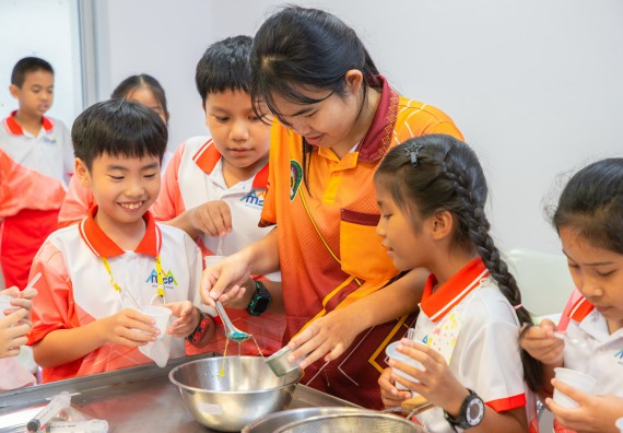 ภาพกิจกรรม  คณะวิทยาศาสตร์และเทคโนโลยี มหาวิทยาลัยราชภัฏกำแพงเพชร ร่วมกับโรงเรียนอนุบาลกำแพงเพชร จัดโครงการฝึกทักษะเพื่อพัฒนาอัจฉริยภาพวิทยาศาสตร์ กิจกรรมค่าย STEM ศึกษา