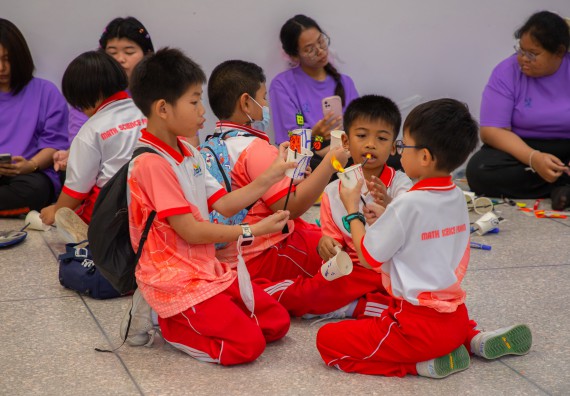 ภาพกิจกรรม  คณะวิทยาศาสตร์และเทคโนโลยี มหาวิทยาลัยราชภัฏกำแพงเพชร ร่วมกับโรงเรียนอนุบาลกำแพงเพชร จัดโครงการฝึกทักษะเพื่อพัฒนาอัจฉริยภาพวิทยาศาสตร์ กิจกรรมค่าย STEM ศึกษา