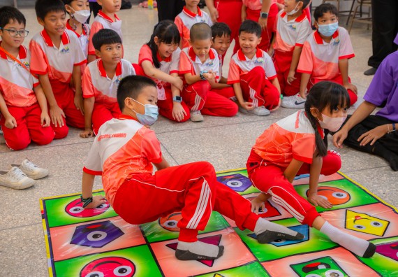 ภาพกิจกรรม  คณะวิทยาศาสตร์และเทคโนโลยี มหาวิทยาลัยราชภัฏกำแพงเพชร ร่วมกับโรงเรียนอนุบาลกำแพงเพชร จัดโครงการฝึกทักษะเพื่อพัฒนาอัจฉริยภาพวิทยาศาสตร์ กิจกรรมค่าย STEM ศึกษา