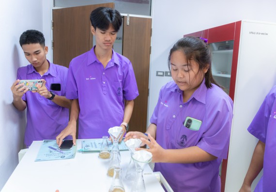 คณะวิทยาศาสตร์และเทคโนโลยี มหาวิทยาลัยราชภัฏกำแพงเพชร ร่วมกับกลุ่มสาระการเรียนรู้วิทยาศาสตร์และเทคโนโลยี โรงเรียนขาณุวิทยา จัดกิจกรรมการอบรมเชิงปฏิบัติการบูรณาการความรู้วิทยาศาสตร์