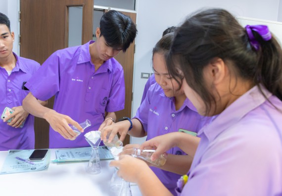 คณะวิทยาศาสตร์และเทคโนโลยี มหาวิทยาลัยราชภัฏกำแพงเพชร ร่วมกับกลุ่มสาระการเรียนรู้วิทยาศาสตร์และเทคโนโลยี โรงเรียนขาณุวิทยา จัดกิจกรรมการอบรมเชิงปฏิบัติการบูรณาการความรู้วิทยาศาสตร์