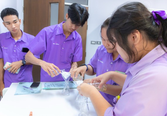 คณะวิทยาศาสตร์และเทคโนโลยี มหาวิทยาลัยราชภัฏกำแพงเพชร ร่วมกับกลุ่มสาระการเรียนรู้วิทยาศาสตร์และเทคโนโลยี โรงเรียนขาณุวิทยา จัดกิจกรรมการอบรมเชิงปฏิบัติการบูรณาการความรู้วิทยาศาสตร์