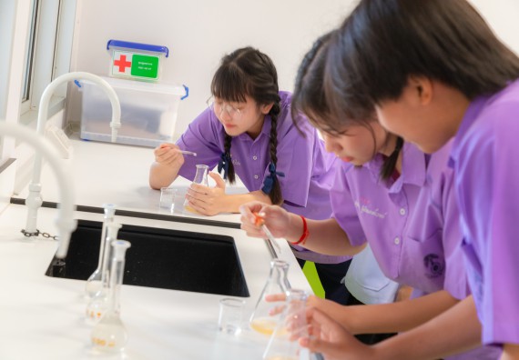 คณะวิทยาศาสตร์และเทคโนโลยี มหาวิทยาลัยราชภัฏกำแพงเพชร ร่วมกับกลุ่มสาระการเรียนรู้วิทยาศาสตร์และเทคโนโลยี โรงเรียนขาณุวิทยา จัดกิจกรรมการอบรมเชิงปฏิบัติการบูรณาการความรู้วิทยาศาสตร์