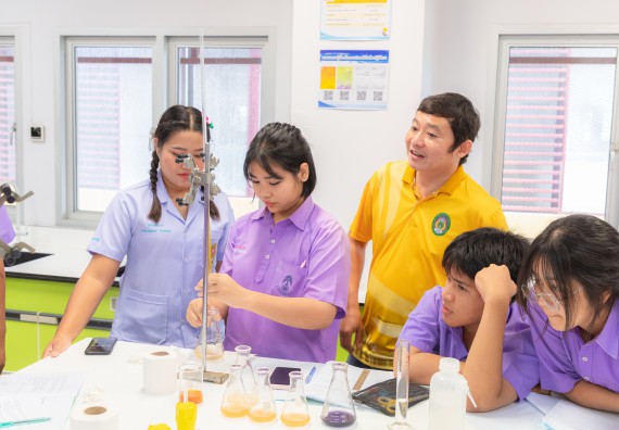 คณะวิทยาศาสตร์และเทคโนโลยี มหาวิทยาลัยราชภัฏกำแพงเพชร ร่วมกับกลุ่มสาระการเรียนรู้วิทยาศาสตร์และเทคโนโลยี โรงเรียนขาณุวิทยา จัดกิจกรรมการอบรมเชิงปฏิบัติการบูรณาการความรู้วิทยาศาสตร์