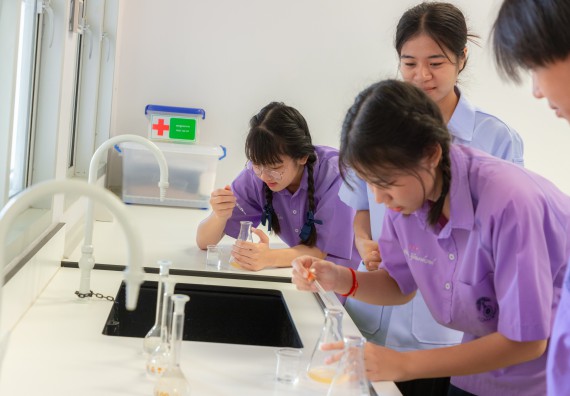 คณะวิทยาศาสตร์และเทคโนโลยี มหาวิทยาลัยราชภัฏกำแพงเพชร ร่วมกับกลุ่มสาระการเรียนรู้วิทยาศาสตร์และเทคโนโลยี โรงเรียนขาณุวิทยา จัดกิจกรรมการอบรมเชิงปฏิบัติการบูรณาการความรู้วิทยาศาสตร์